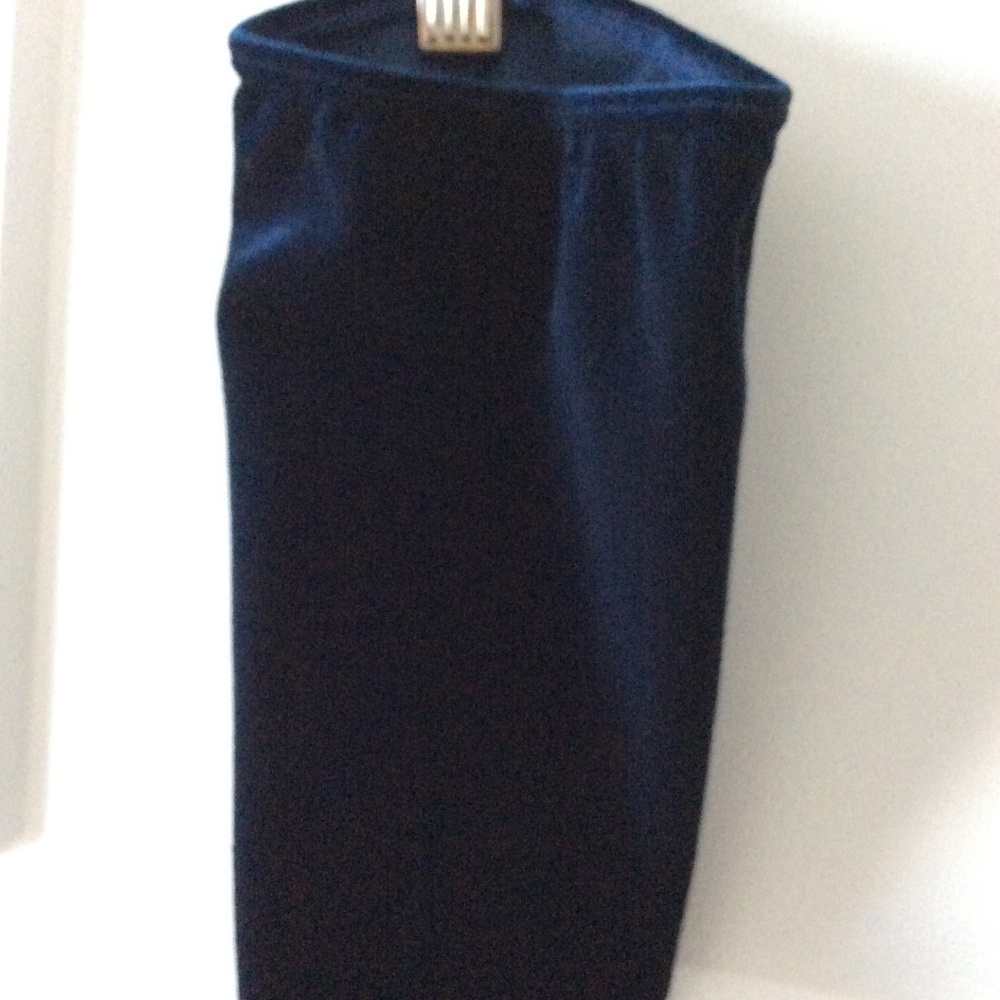 L.Rose Designs Navy Velvet Mermaid Skirt & Gauntlet Gloves - Picture 4 of 9